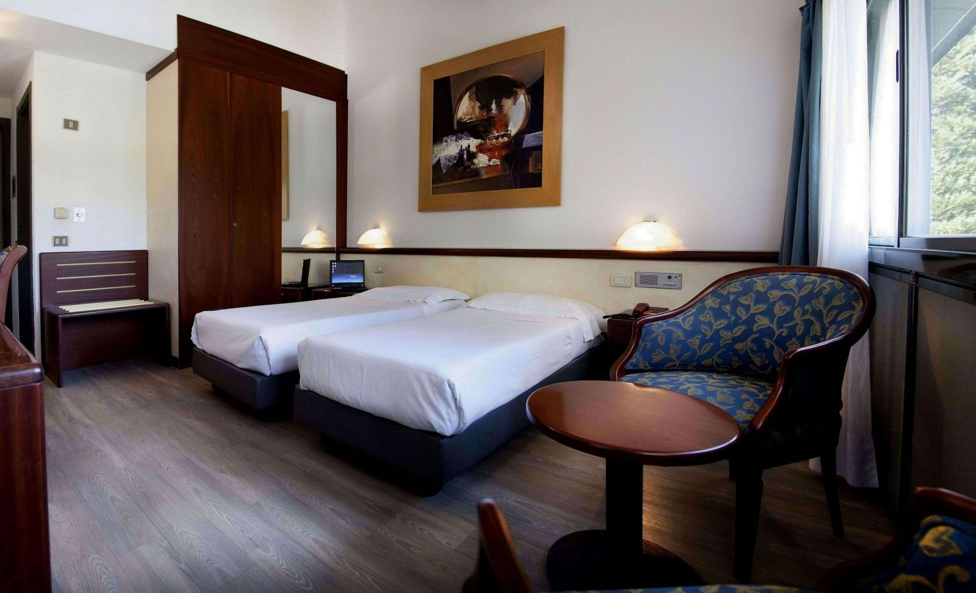 Green Hotel Motel Vergiate Extérieur photo