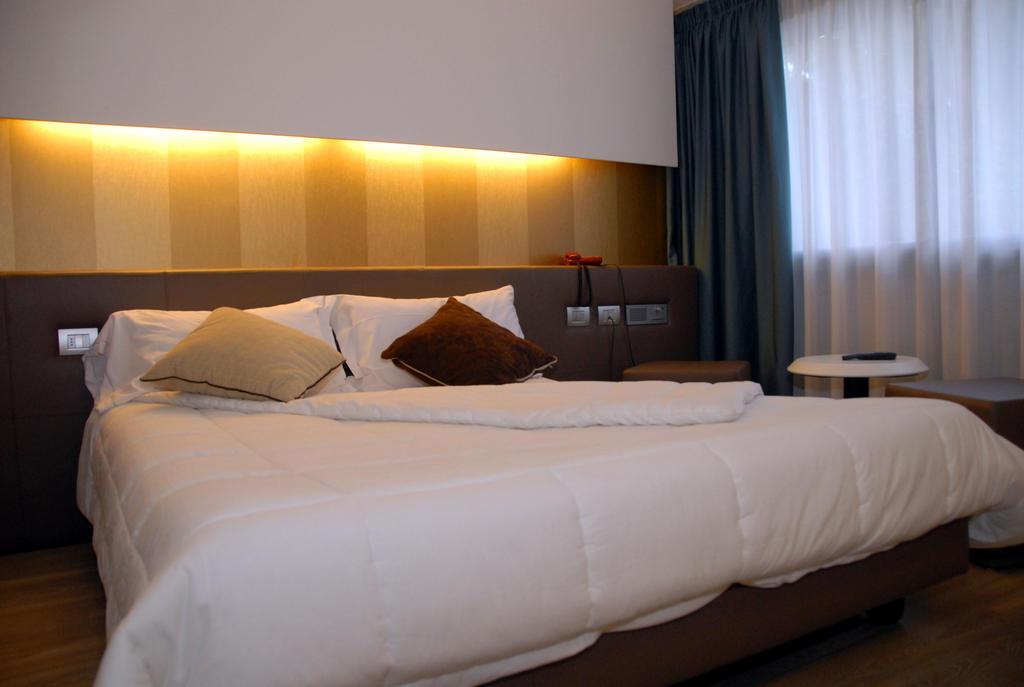 Green Hotel Motel Vergiate Extérieur photo