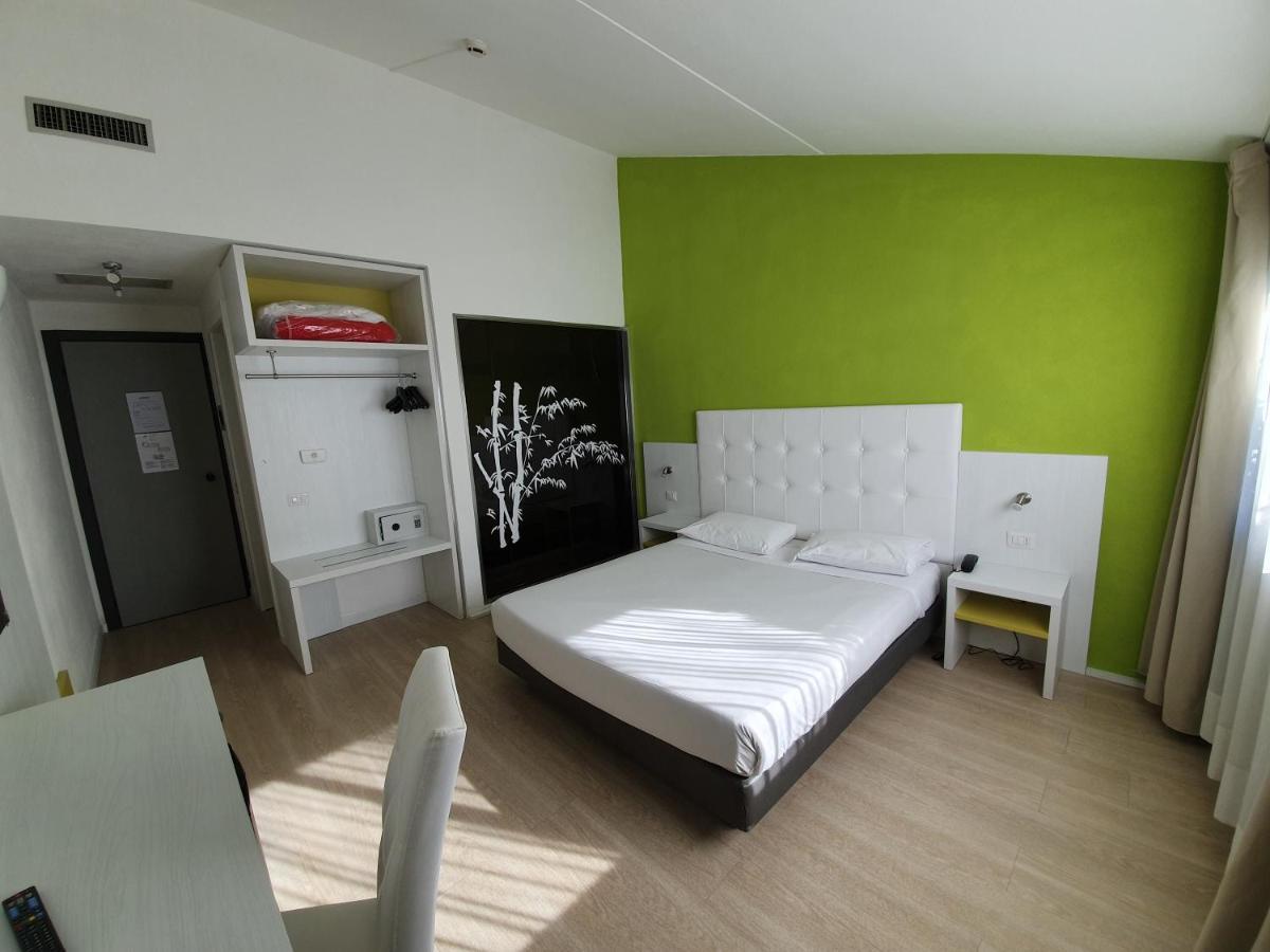 Green Hotel Motel Vergiate Extérieur photo