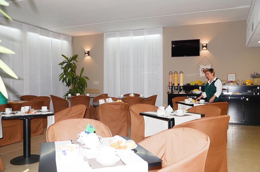 Green Hotel Motel Vergiate Extérieur photo