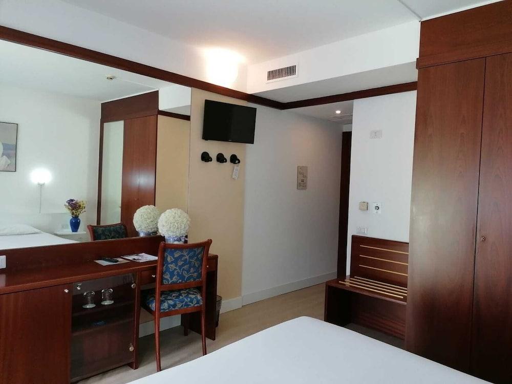Green Hotel Motel Vergiate Extérieur photo